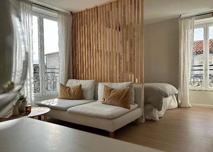 Hyper Centre De * Кастр